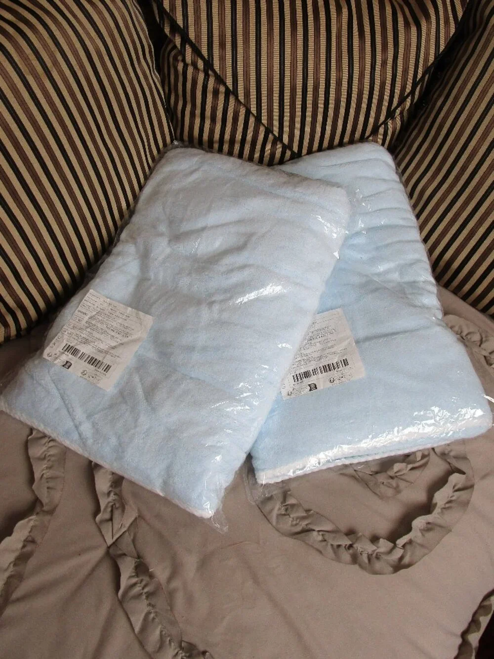 NIB pair of extra large plush towels